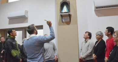 Entronización de la imagen de la Virgen de Nuestra Señora de Luján en el Salón del Concejo Deliberante