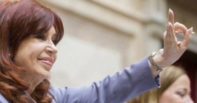 Cristina Kirchner volvió a llamar “pequeño dictadorzuelo” a Javier Milei y lo comparó con “la fusiladora del 56”