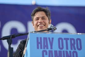 Kicillof echó a 24 oficiales de la Policía Bonaerense por trabajar para el candidato libertario por la Tercera Sección