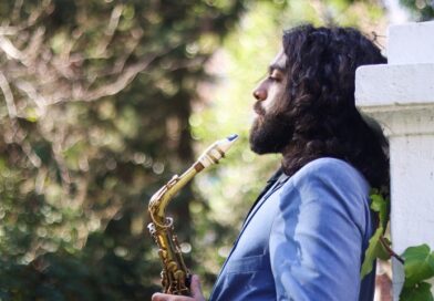 Es de General Rodríguez, toca el saxo y trabajó en cruceros para cumplir su sueño de grabar en el mismo estudio que Miles Davis