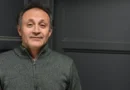 Juan José Becerra, por su libro “Un hombre” ganó el Premio de la Crítica al Mejor Libro Argentino de Creación Literaria Edición 2025 que otorga al Fundación El Libro