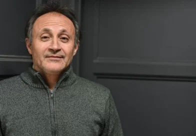 Juan José Becerra, por su libro “Un hombre” ganó el Premio de la Crítica al Mejor Libro Argentino de Creación Literaria Edición 2025 que otorga al Fundación El Libro