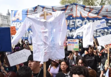 La movilización universitaria llegó a los Tribunales: clases públicas y paro para reclamar que se cumpla la ley